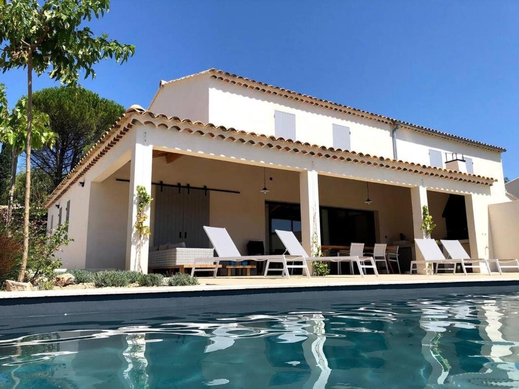 Villa de 4 chambres avec piscine privee terrasse et wifi a Malaucene