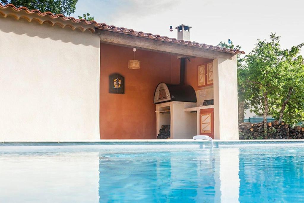 Propriete de 2 chambres avec piscine partagee terrasse et wifi a Saint Saturnin les Apt photo 2
