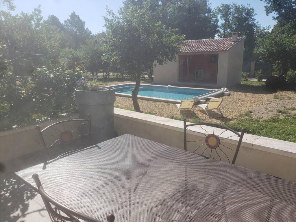 Propriete de 2 chambres avec piscine partagee terrasse et wifi a Saint Saturnin les Apt photo 3