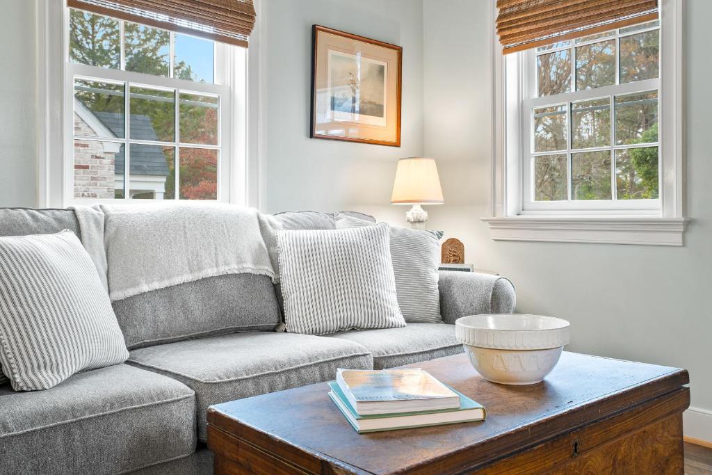 Pet-Friendly Hampshire Cottage at Ivy Cottages photo 3