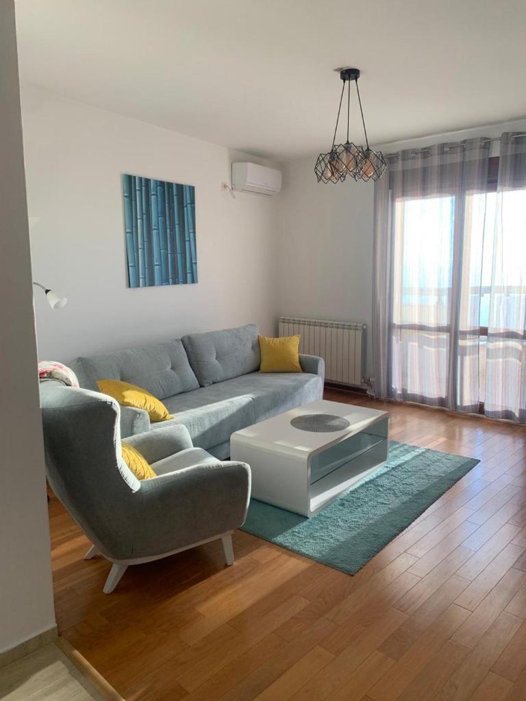 Golden Horizon Apartments photo 2