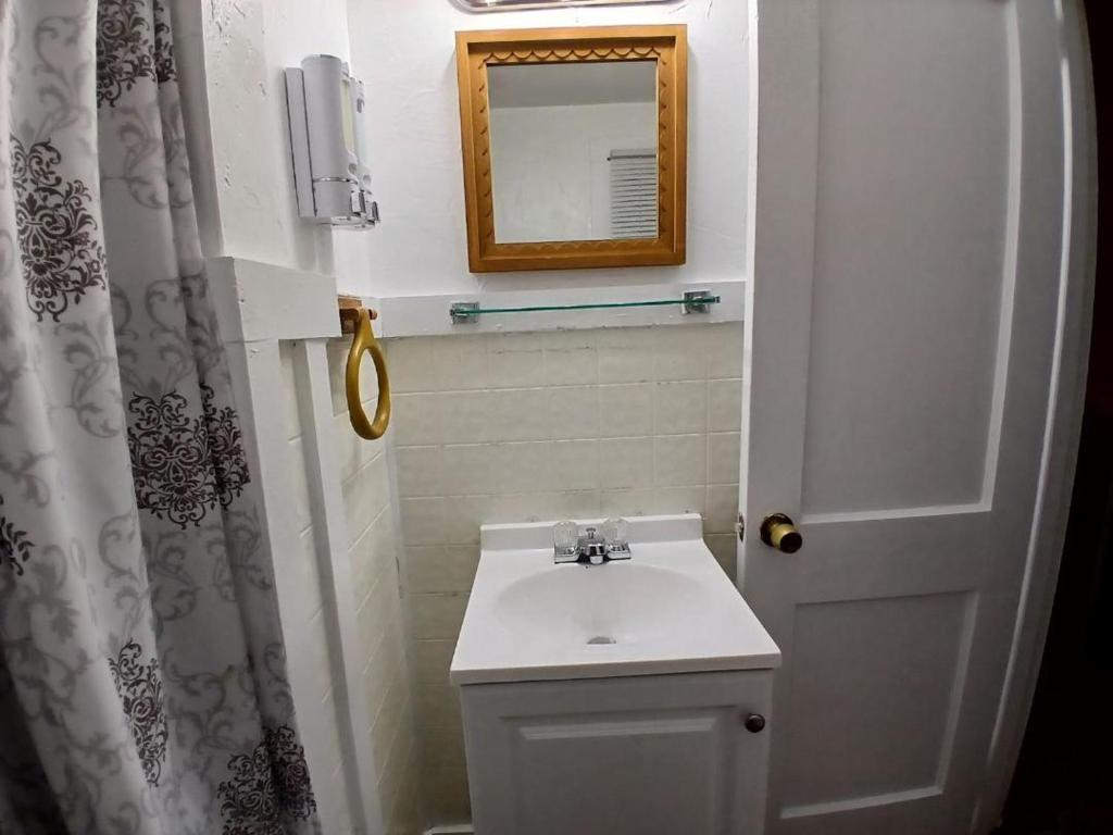 Jonathan Edwards Motel photo 3