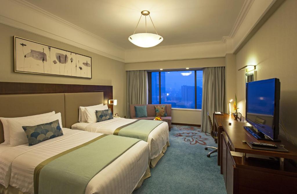 Shangri-La Qingdao Room Type - Deluxe Twin Room - City Wing