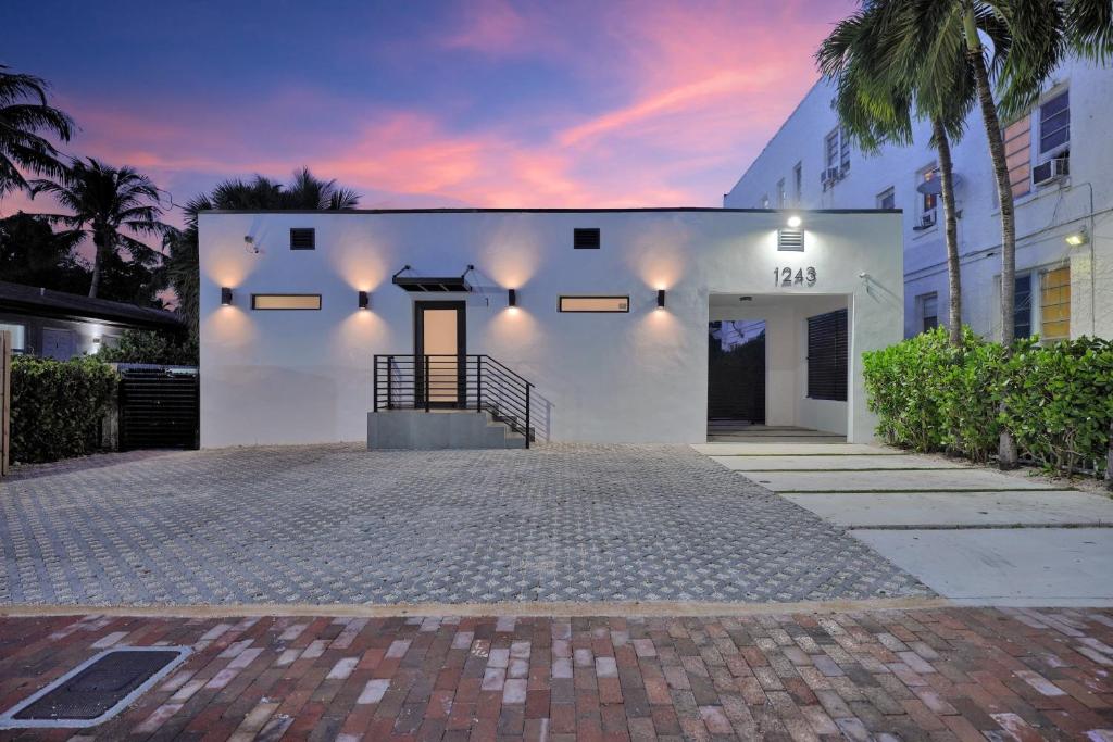 Villa 1 image