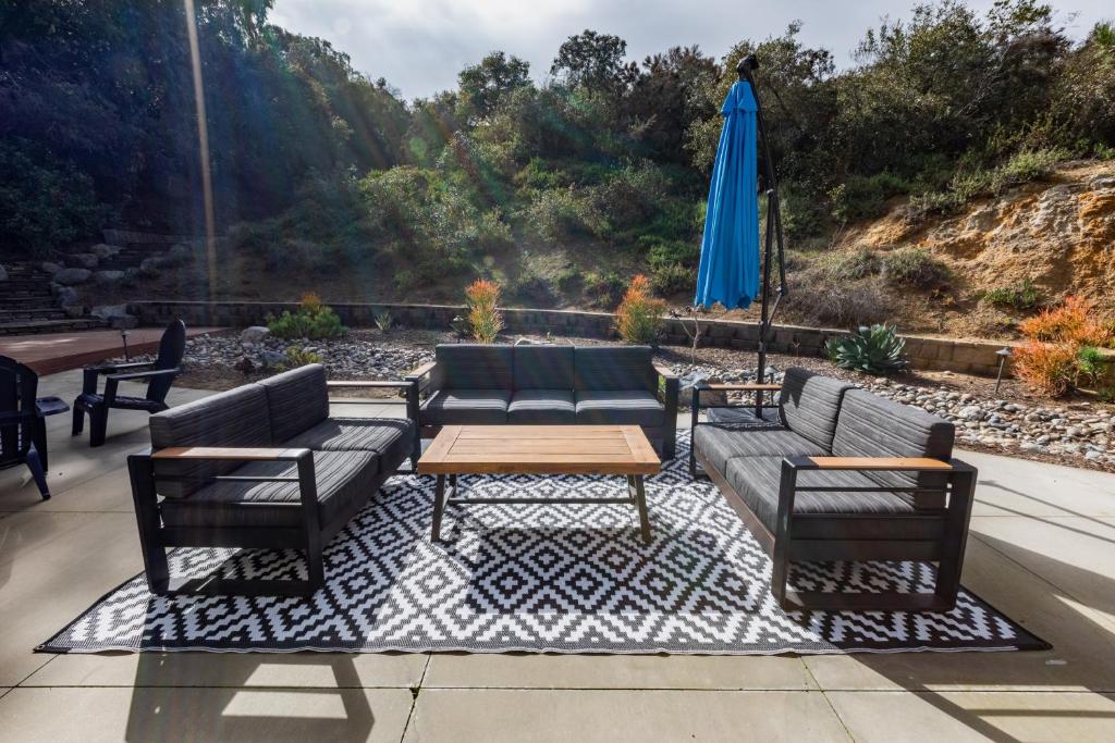 Elite Retreat! Hot Tub, Arcade, & Theater. 6 Beds! photo 1