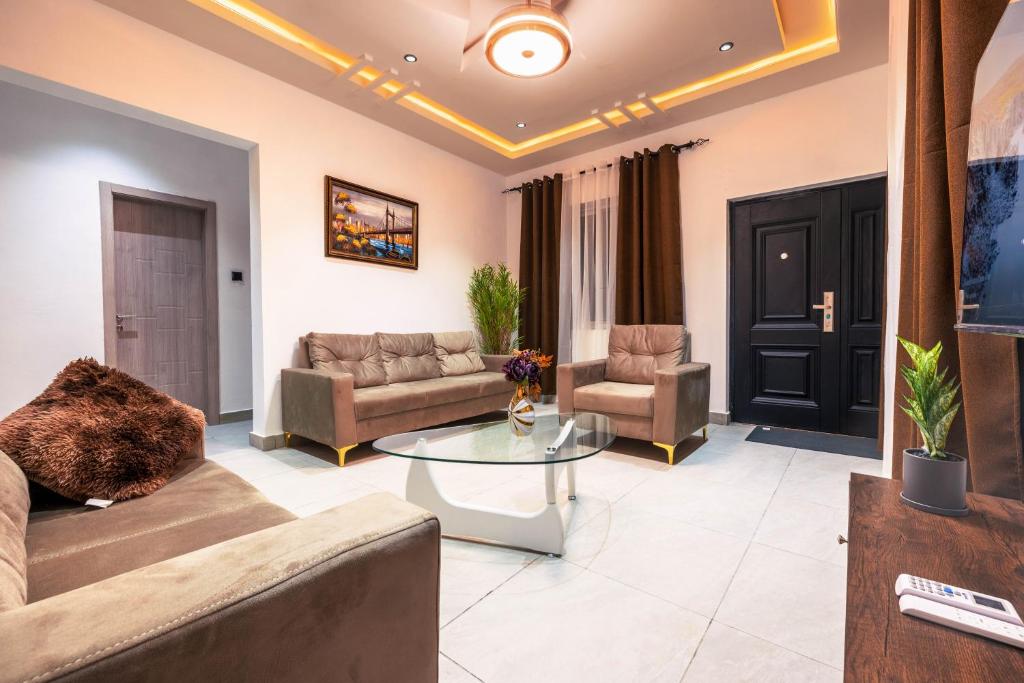 Luxury 2-Bedroom Apt at Achimota photo 2