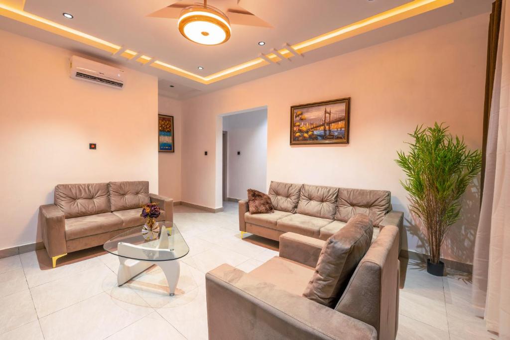 Luxury 2-Bedroom Apt at Achimota photo 1