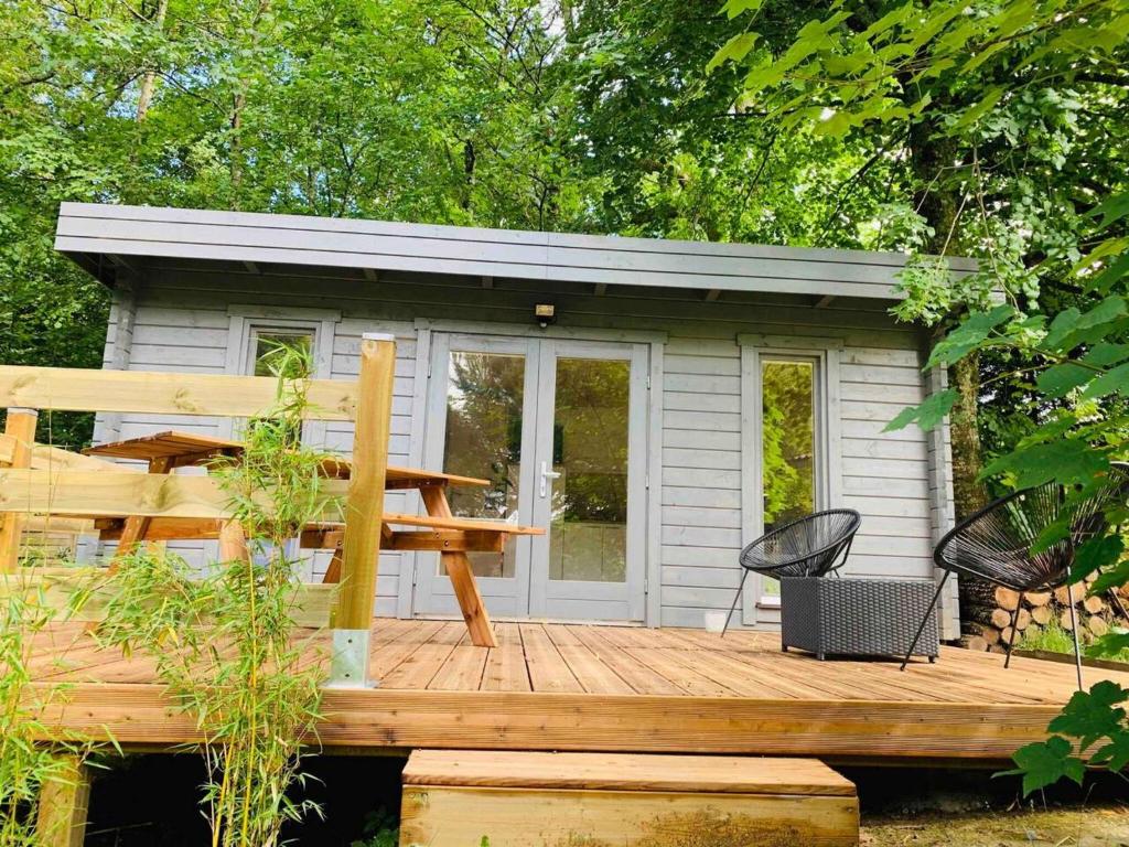 Chalet d'une chambre avec piscine partagee et terrasse a Salleboeuf photo 1