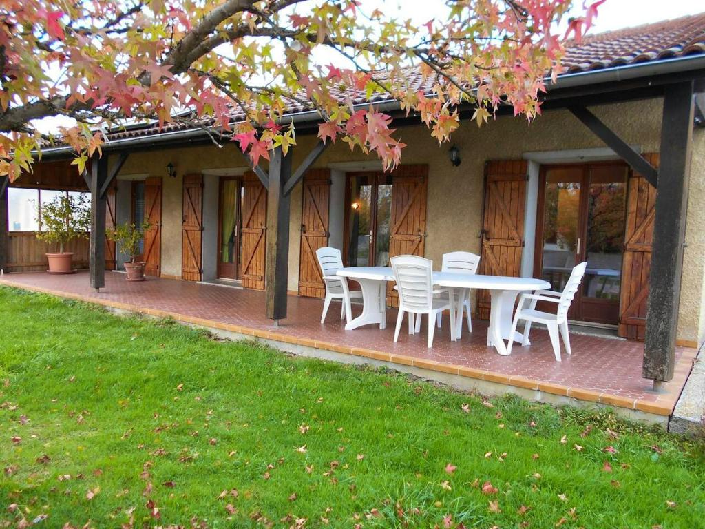 Villa de 3 chambres avec piscine privee terrasse et wifi a Landorthe