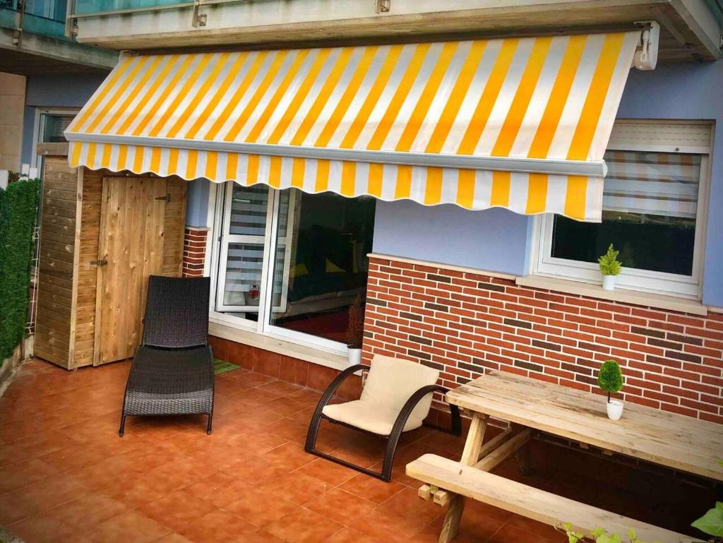 One bedroom appartement at Mogro 300 m away from the beach with shared pool and wifi