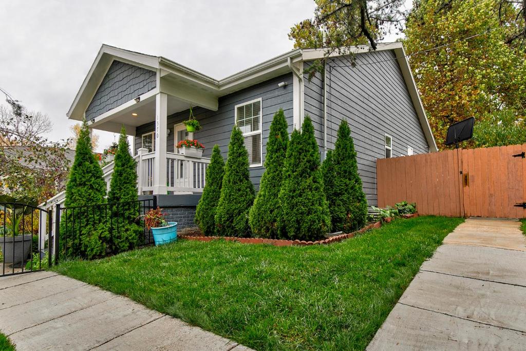 Family Friendly Home Close to Airport and Downtown photo 1