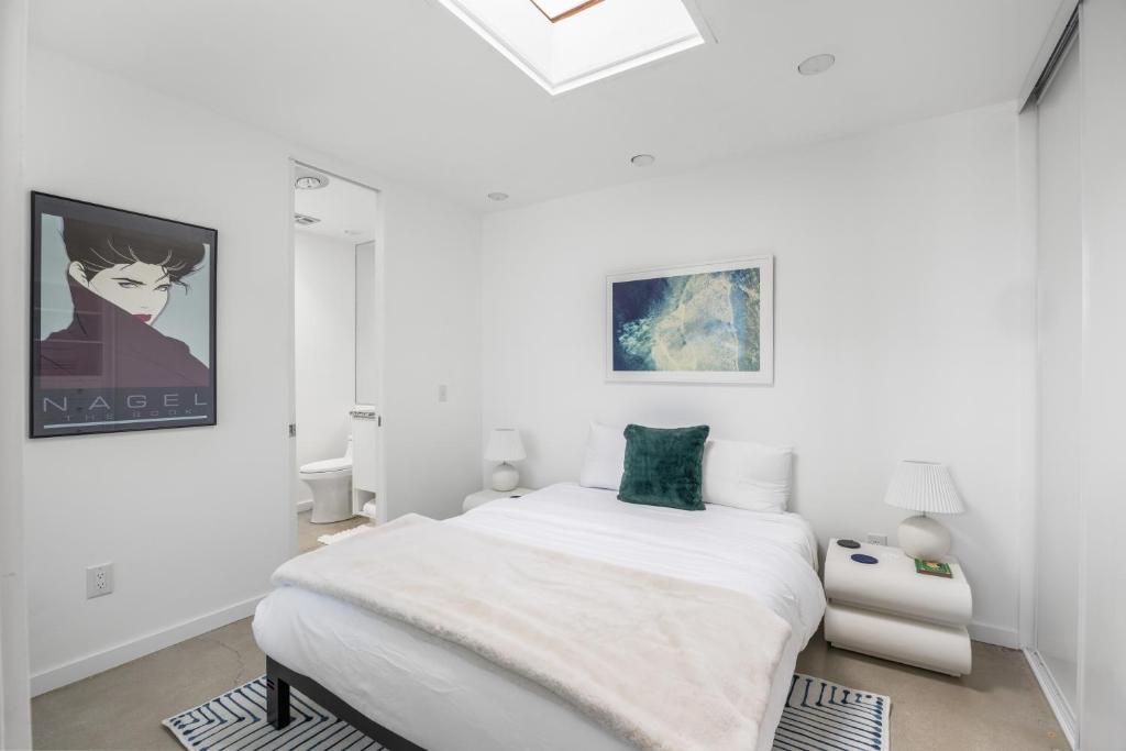 Private Pool, Stunning Mountain Views, Corner Condo, Fully Solar Powered! - Tap to explore photos
