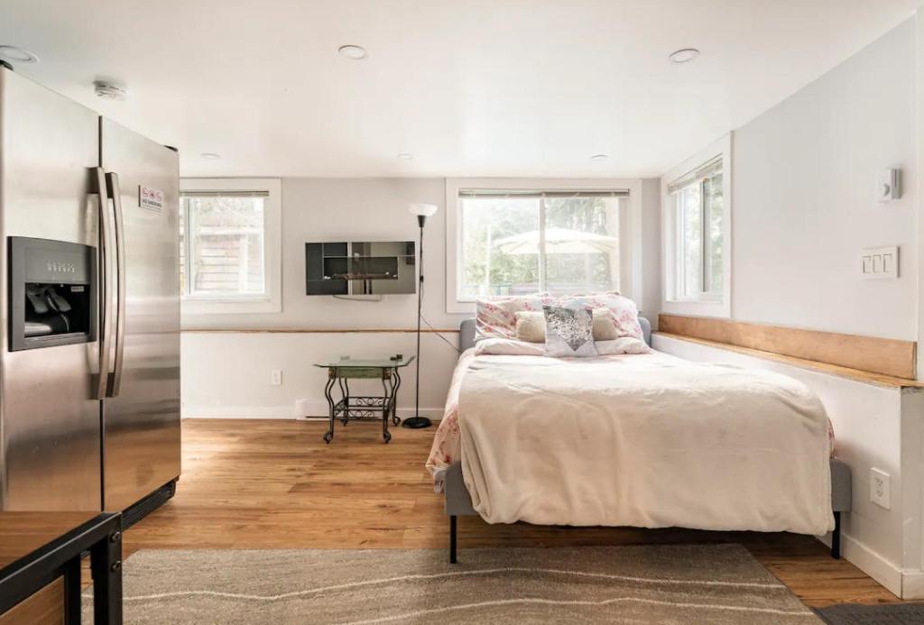 Resort style home living photo 4