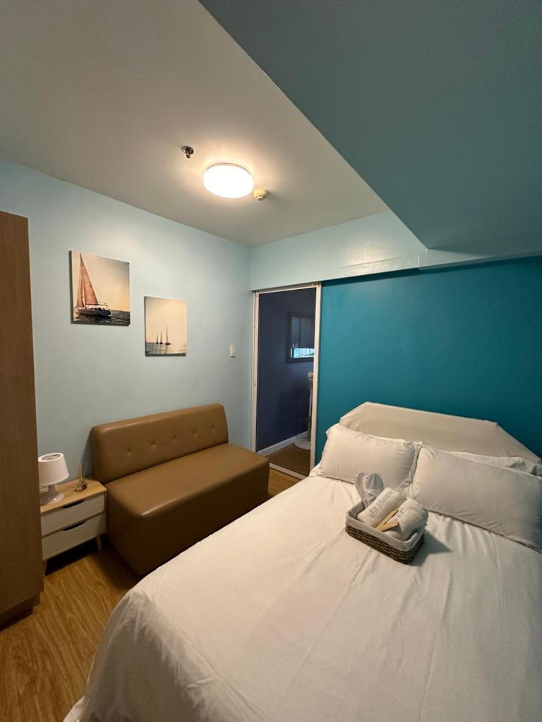 Azure Urban Resort Staycation Miami Tower near NAIA with wifi and Netflix - Js Haven photo 4