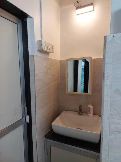 1bhk flat Bandra photo 1