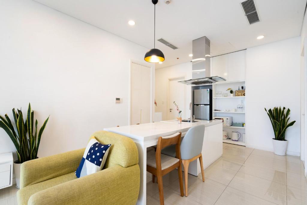 Tracy Ben Thanh Tower