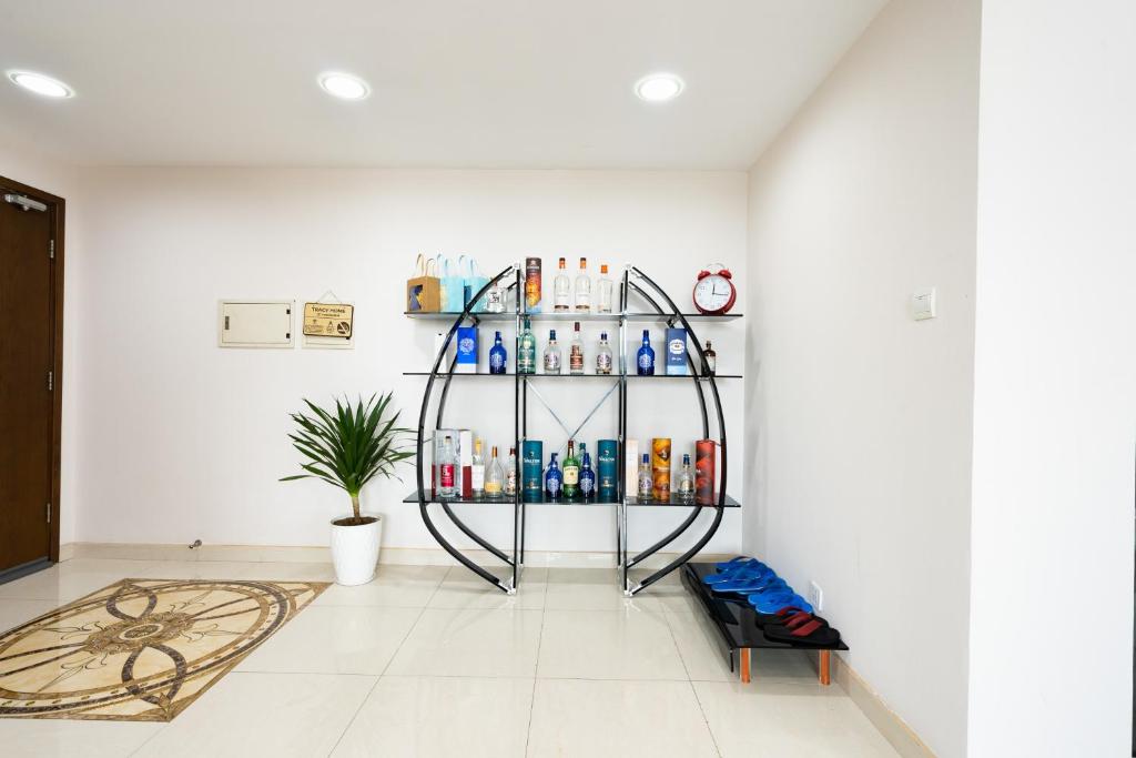 Tracy Ben Thanh Tower