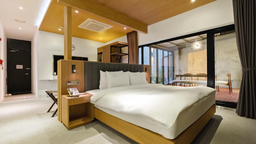 Hotel Schweizer Dorf Cheonan photo 3