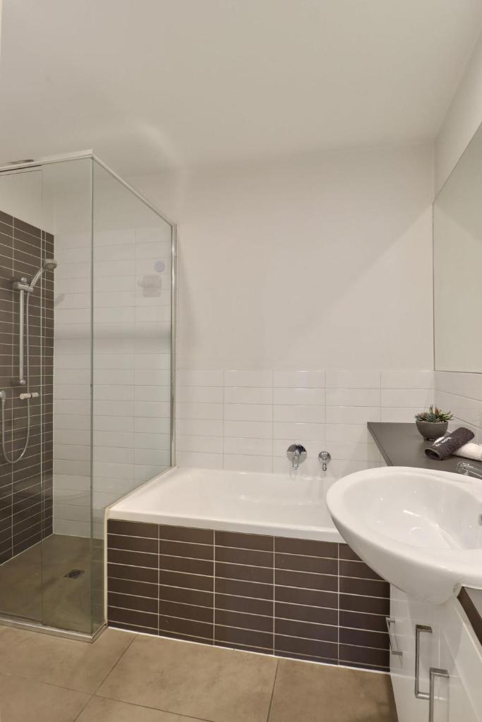 Terminus Apartment I Steps from Geelongs Buzz photo 3