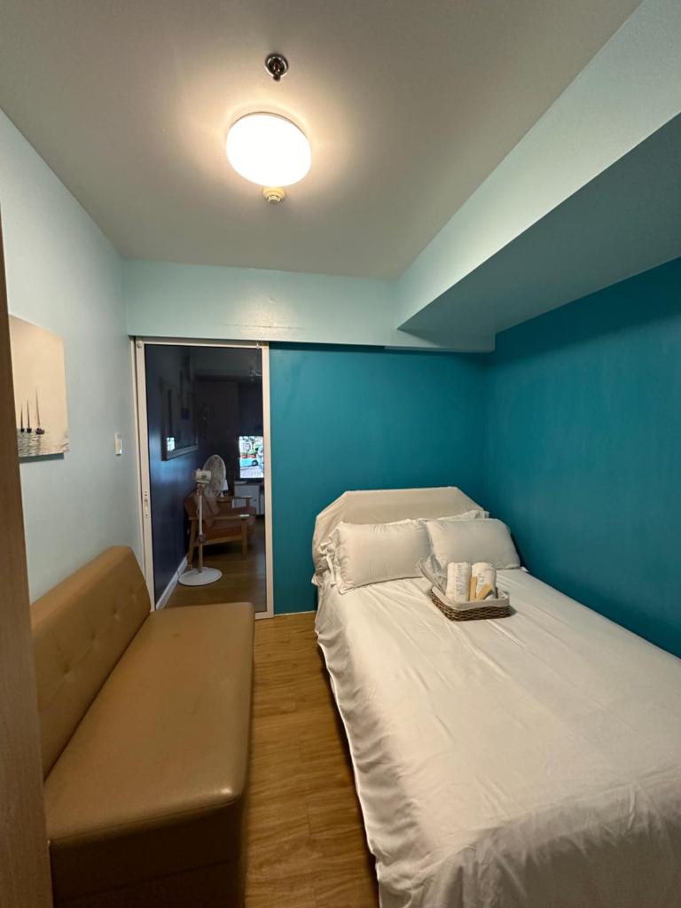 Azure Urban Resort Staycation Miami Tower near NAIA with wifi and Netflix - Js Haven photo 3