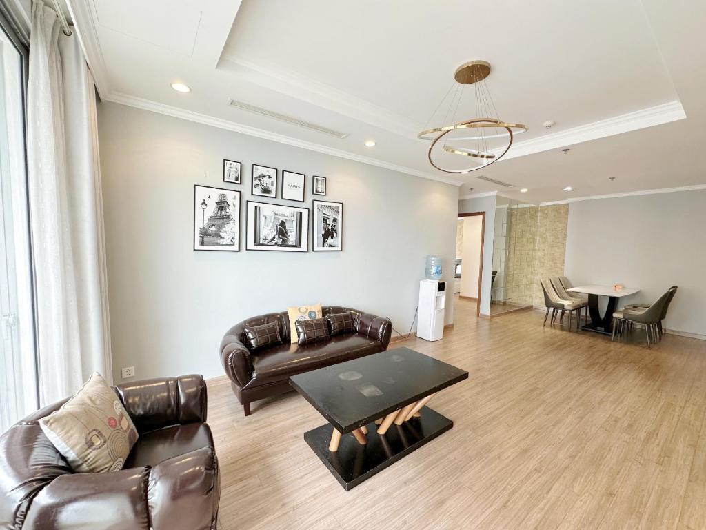 City Center 4BR Apartment