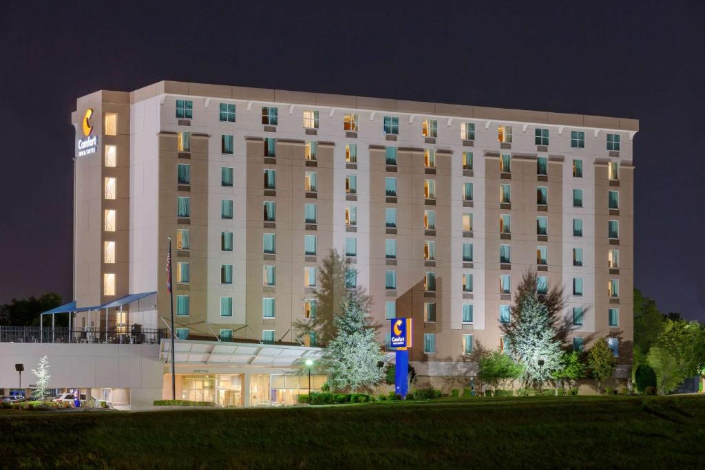 Comfort Inn & Suites Presidential image