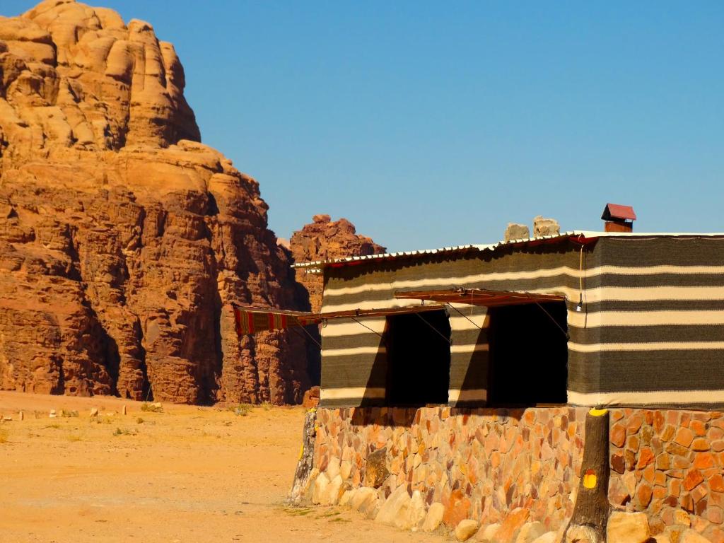 Wadi rum view camp photo 3