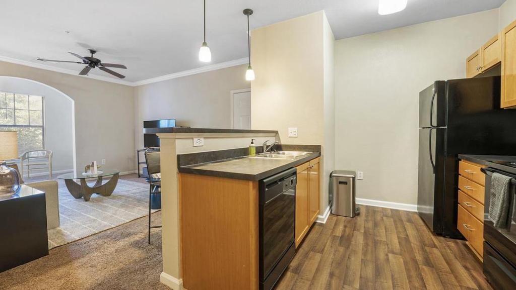 Landing Modern Apartment with Amazing Amenities (ID9830X28) photo 1