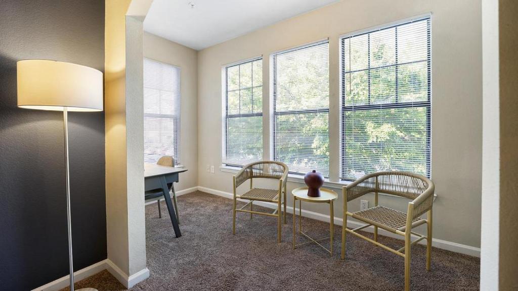 Landing Modern Apartment with Amazing Amenities (ID9830X28) photo 3