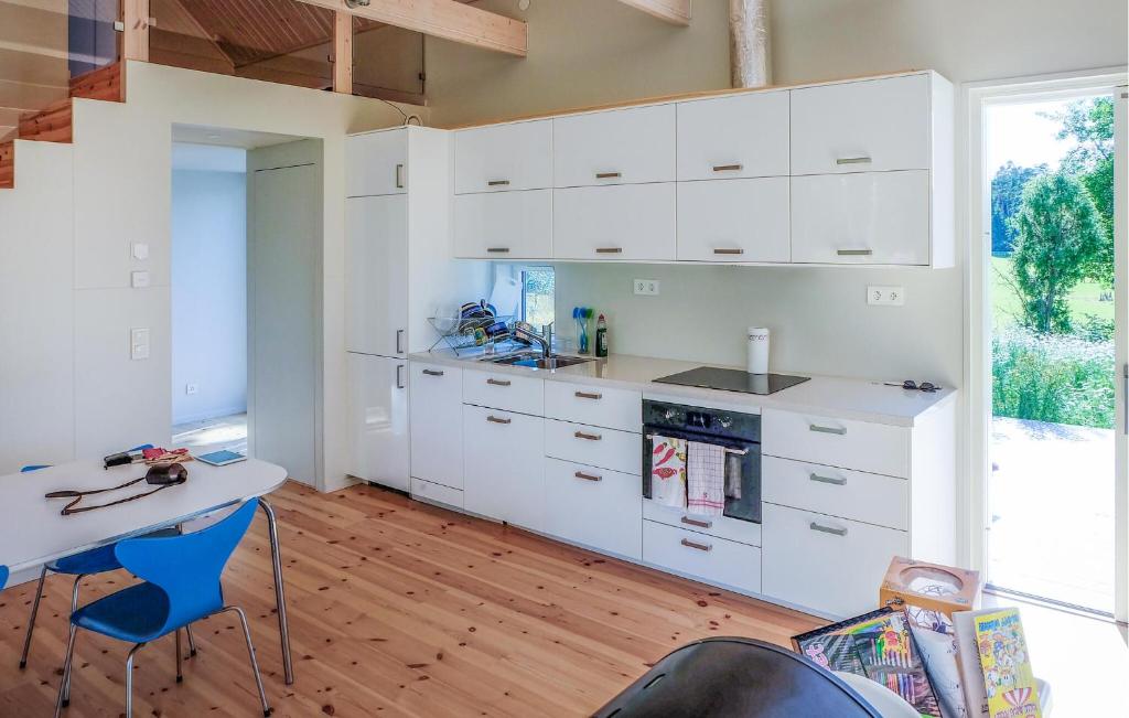 Stunning Home In Adels With Kitchen photo 2