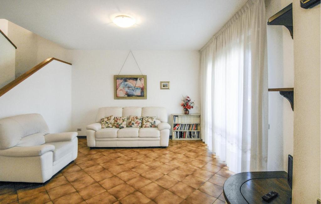 Stunning Home In Pietrasanta With House A Panoramic View photo 1