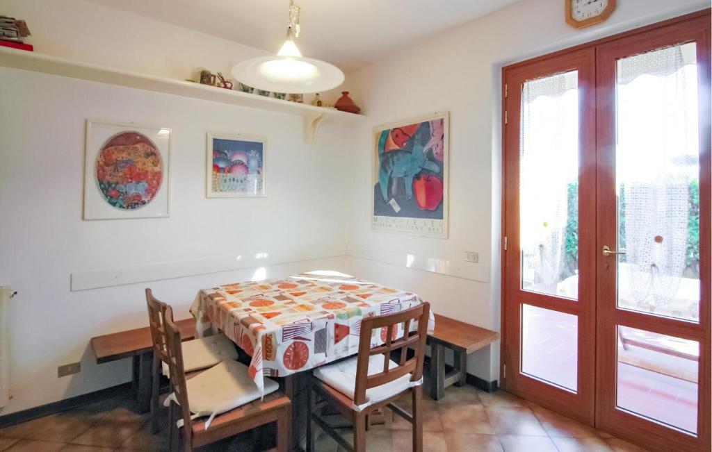 Stunning Home In Pietrasanta With House A Panoramic View photo 4