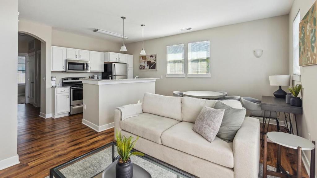 Landing Modern Apartment with Amazing Amenities (ID8519X38)
