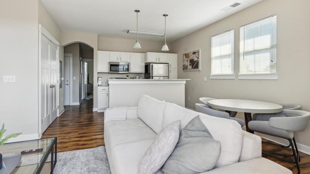 Landing Modern Apartment with Amazing Amenities (ID8519X38) photo 1