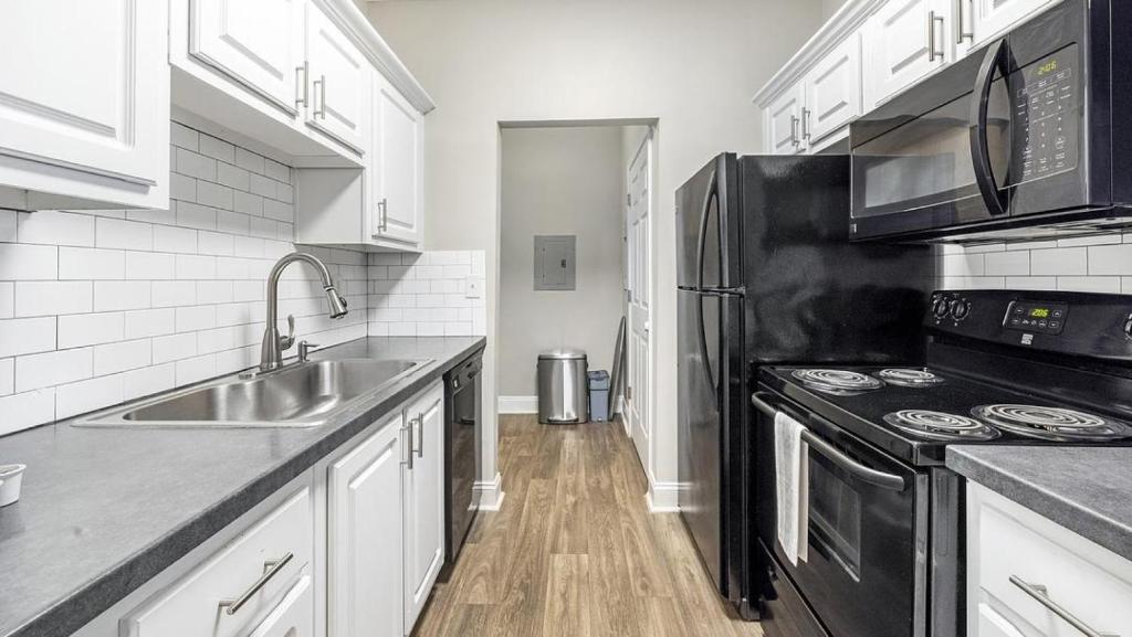 Landing Modern Apartment with Amazing Amenities (ID6915X18) photo 3