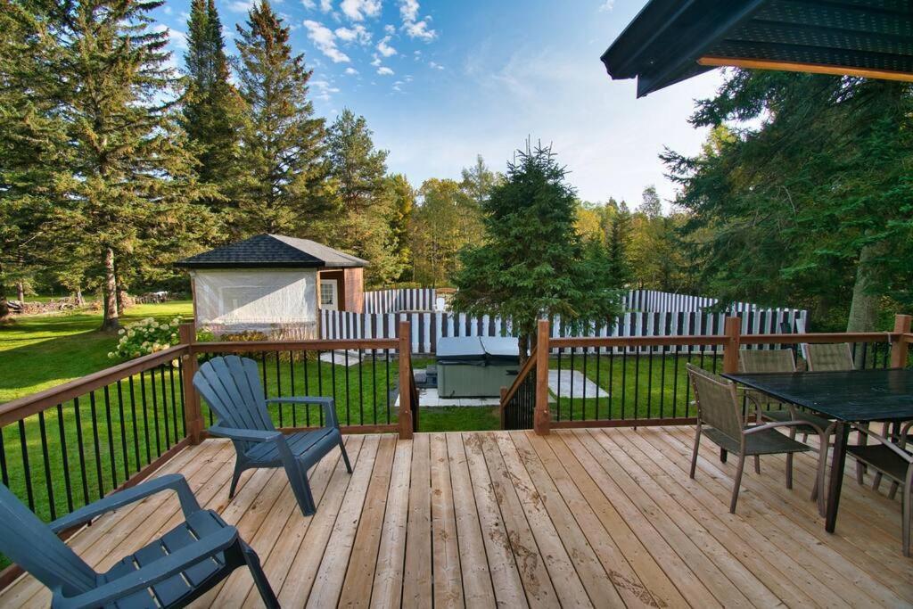 CHALET AUX MÉLÈZES AVEC SPA ET PISCINE CREUSÉ PRIVÉ photo 3