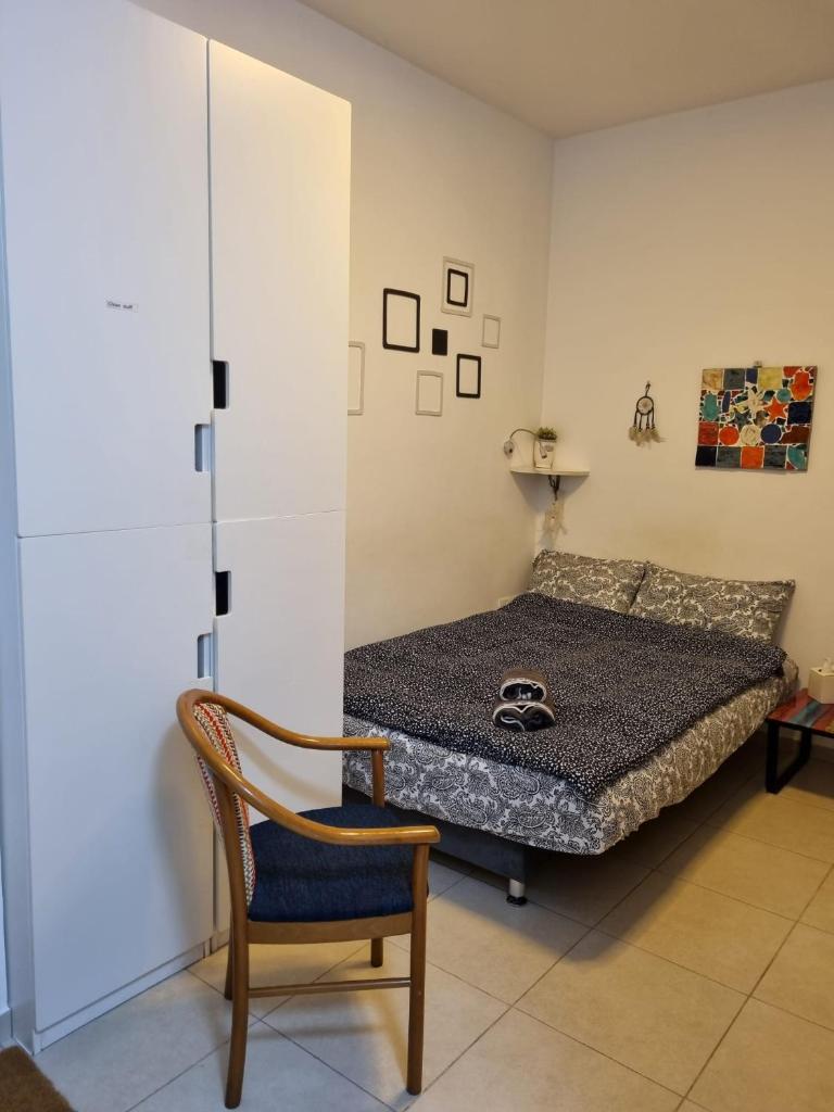 Cute Studio near Yad Vashem FREE street parking photo 2