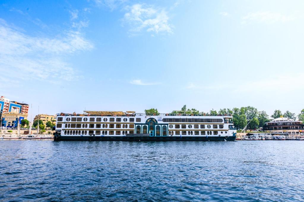 Nile cruise 5 Stars 3 nights 4 days from Aswan to Luxor photo 2