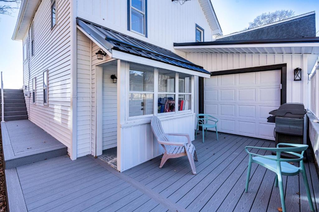 Waterfront Buckeye Lake Home with Deck and Dock! photo 1