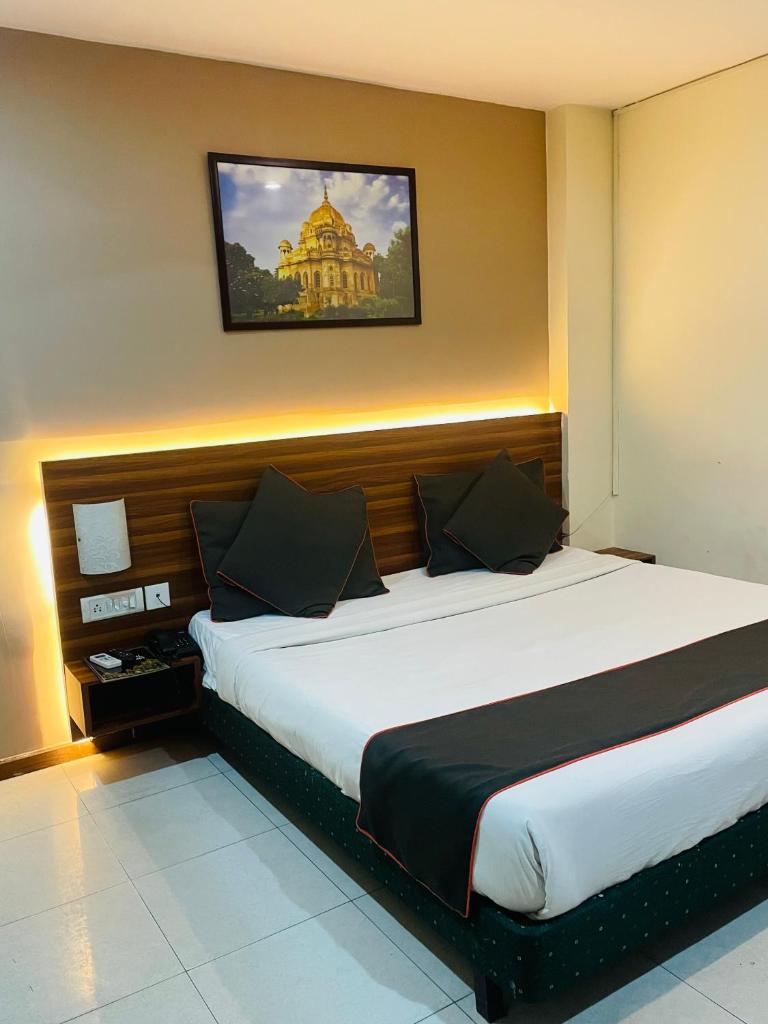 THE ROYAL PRESIDENCY INN