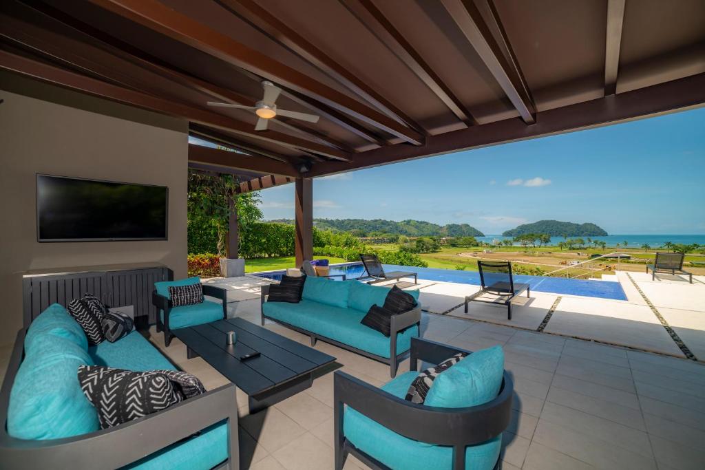 Casa Blue Sail Ocean view private pool six bedrm