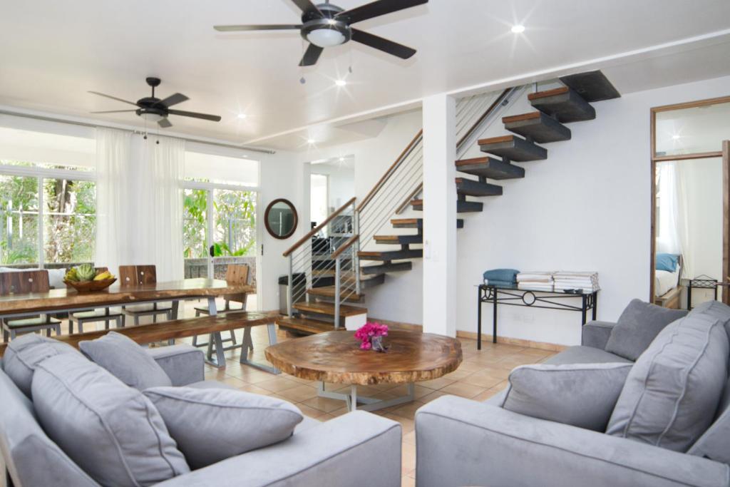 Mi Casa-stroll to the beach, ideal for 3-7 guest photo 2