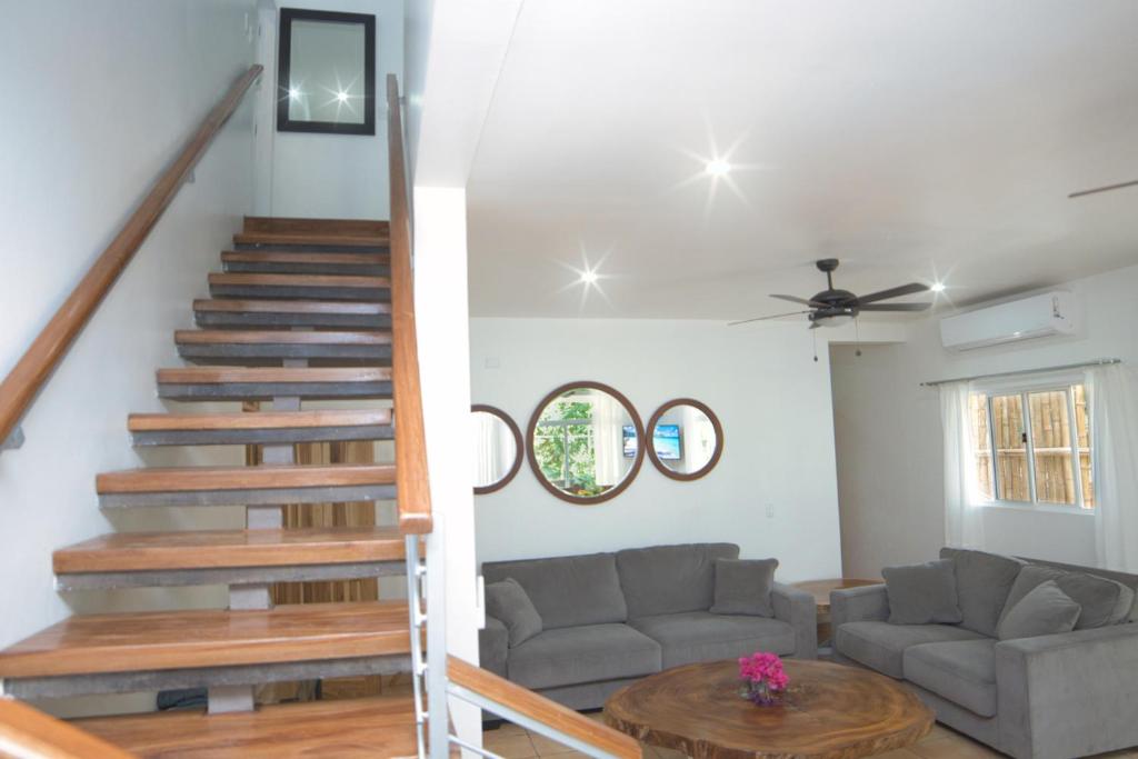 Mi Casa-stroll to the beach, ideal for 3-7 guest photo 3