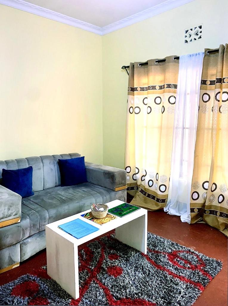 Pole casual home Arusha photo 1