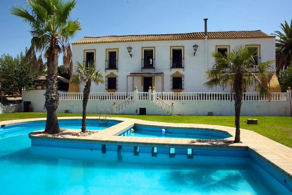 8 bedrooms chalet with private pool terrace and wifi at Alcala de Guadaira photo 1