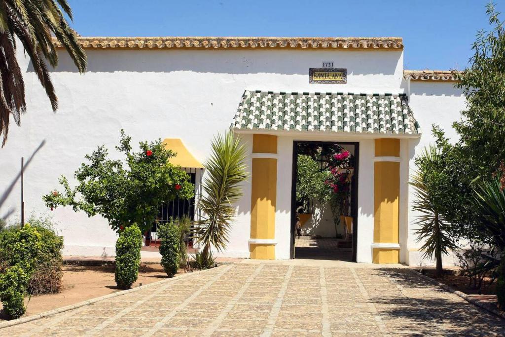 8 bedrooms chalet with private pool terrace and wifi at Alcala de Guadaira photo 2
