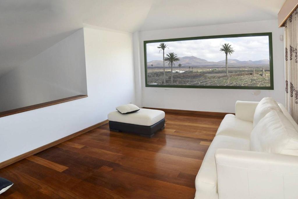 4 bedrooms chalet with shared pool and wifi at Yaiza photo 3