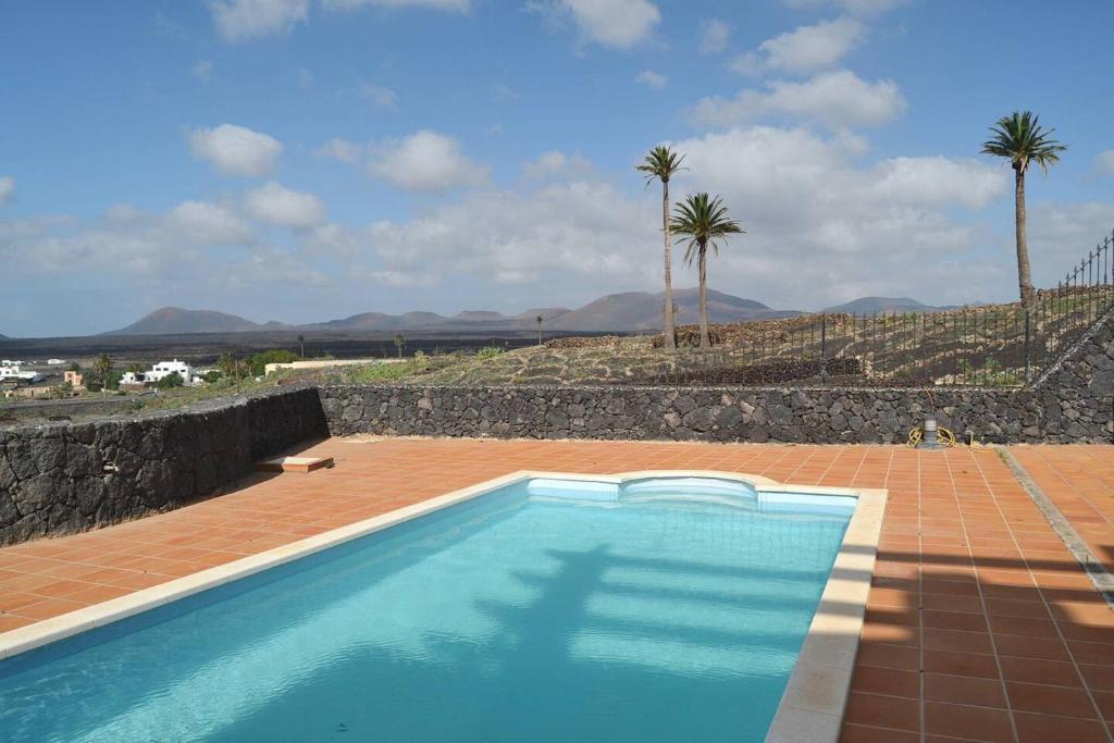 4 bedrooms chalet with shared pool and wifi at Yaiza