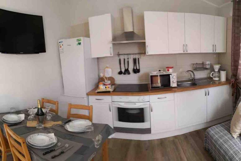 2 bedrooms appartement with shared pool terrace and wifi at Costa del Silencio 1 km away from the beach photo 2
