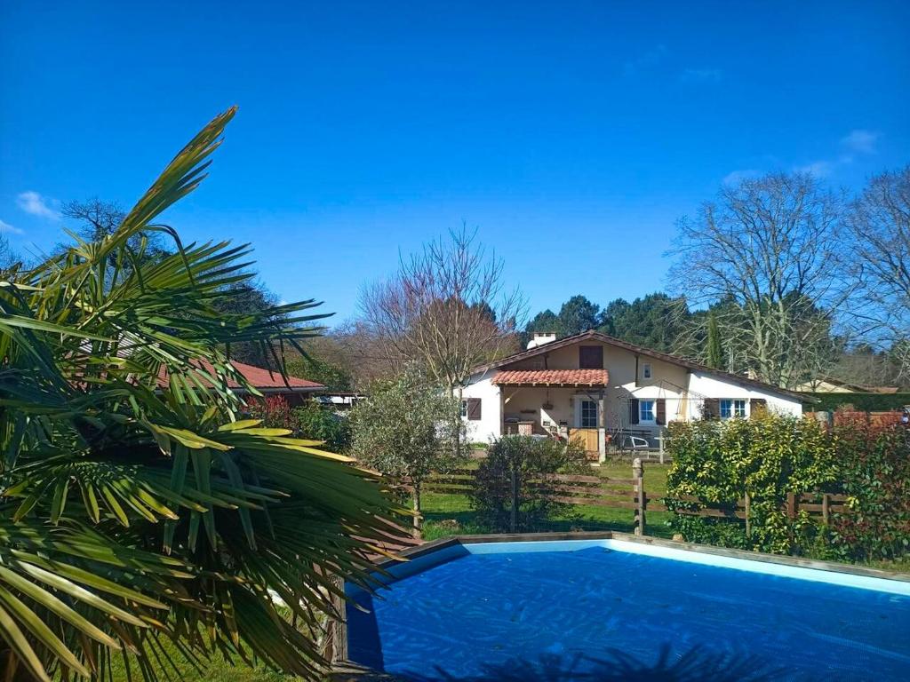 Maison de 4 chambres avec piscine privee terrasse et wifi a Pouydesseaux